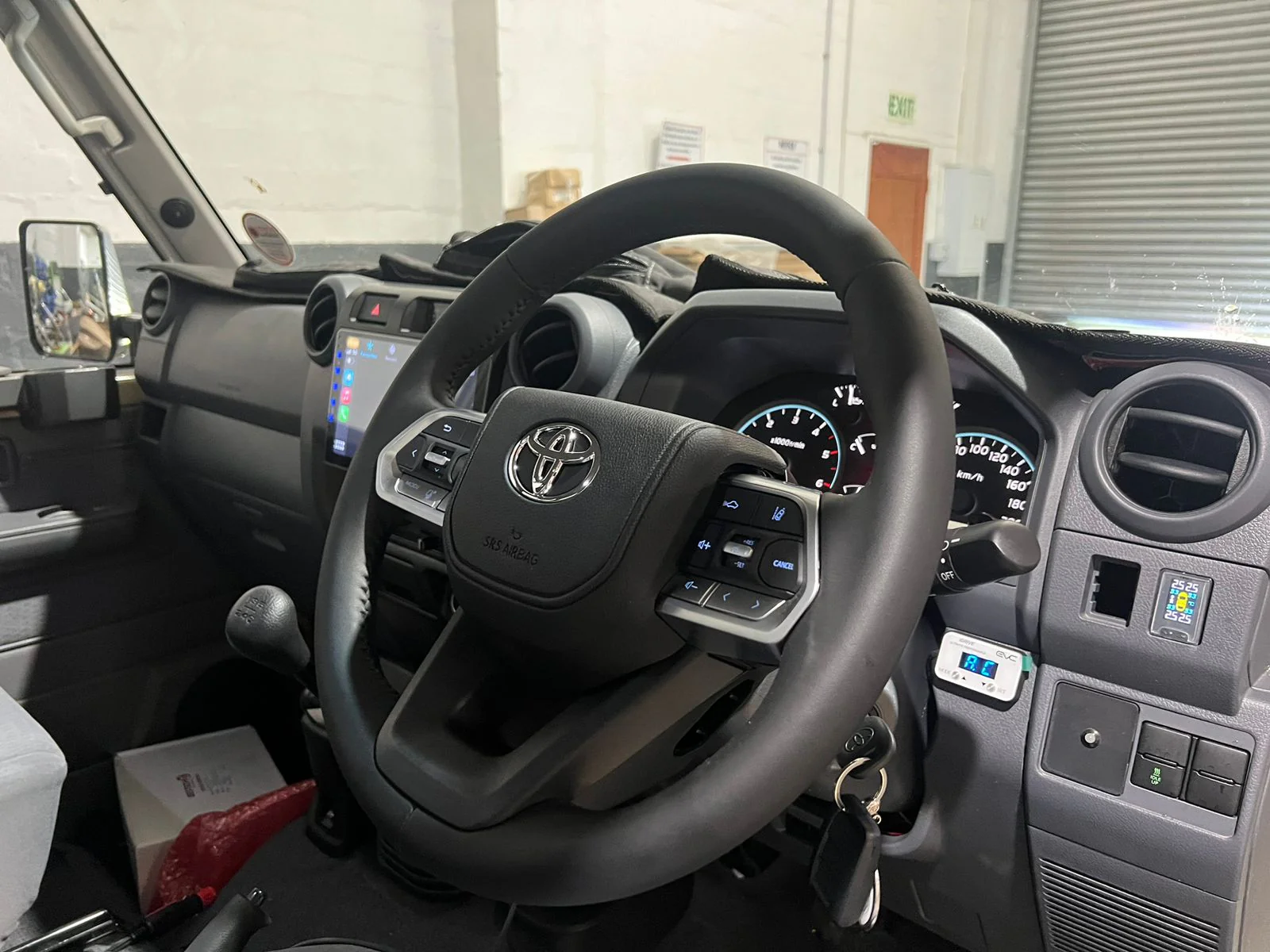 VX300 Full Leather Steering Wheel for Toyota 70 Series Land Cruiser - Image 2